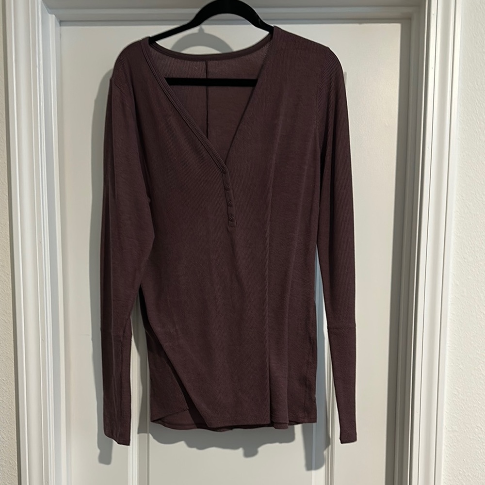 Lululemon Women's V-Neck Long Sleeve Top - Purple